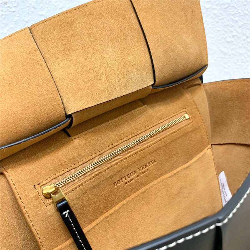 b0tt*ga Ven*ta black calfskin arco tote bag