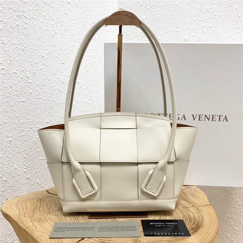 b0tt*ga Ven*ta arco 33 bag