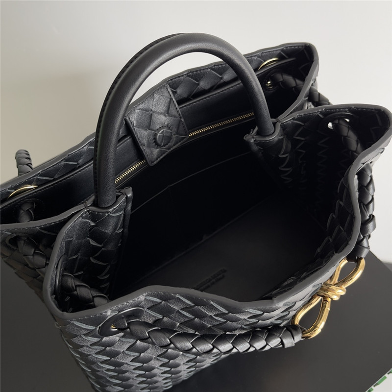 B0tt*ga andiamo medium bag in black