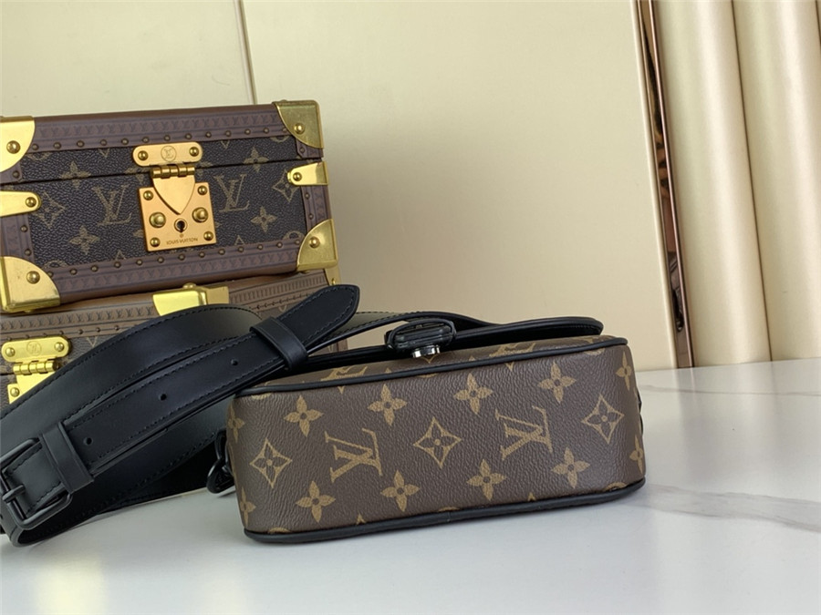 l0vis Vvtt0n montsouris messenger pm shoulder bag