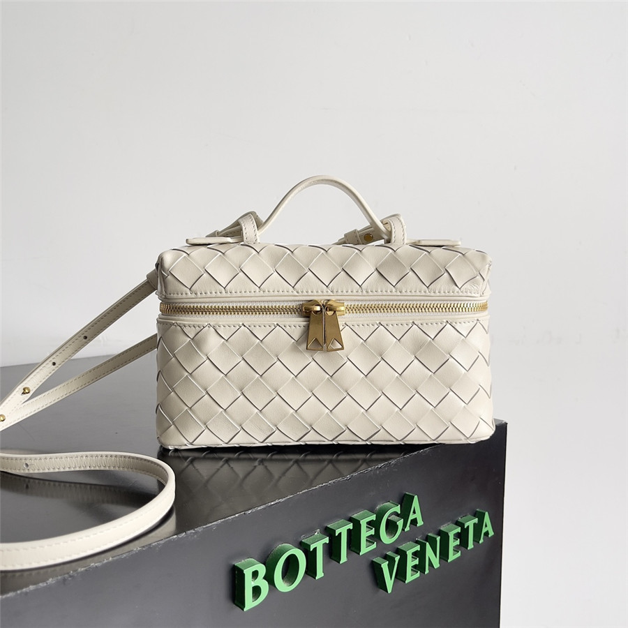 b0tt*ga Ven*ta woven zip crossbody bag