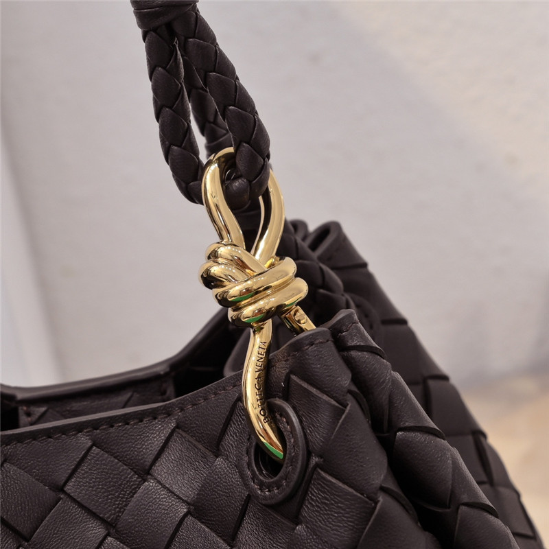 b0tt*ga Ven*ta parachute leather shoulder bag