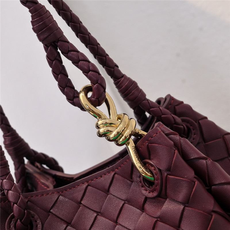 b0tt*ga Ven*ta parachute leather shoulder bag