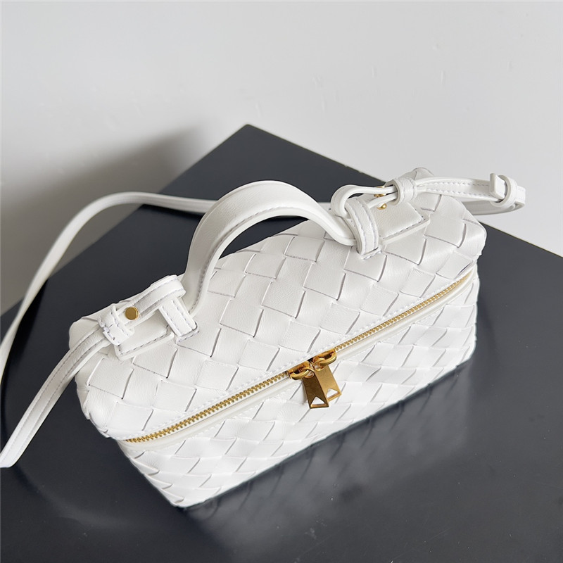 b0tt*ga Ven*ta woven zip crossbody bag
