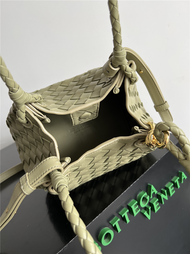 b0tt*ga Ven*ta small andiamo parachute bag in green