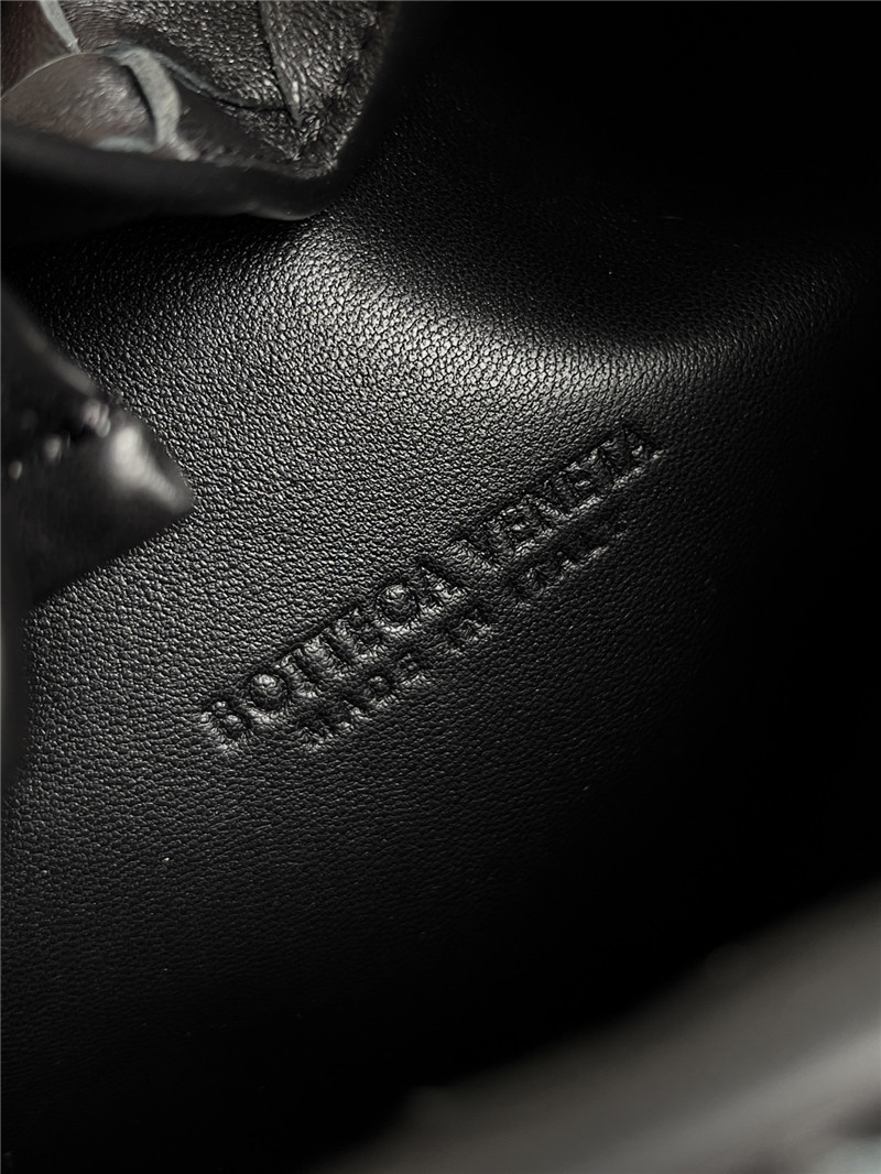 b0tt*ga Ven*ta small andiamo parachute bag in black