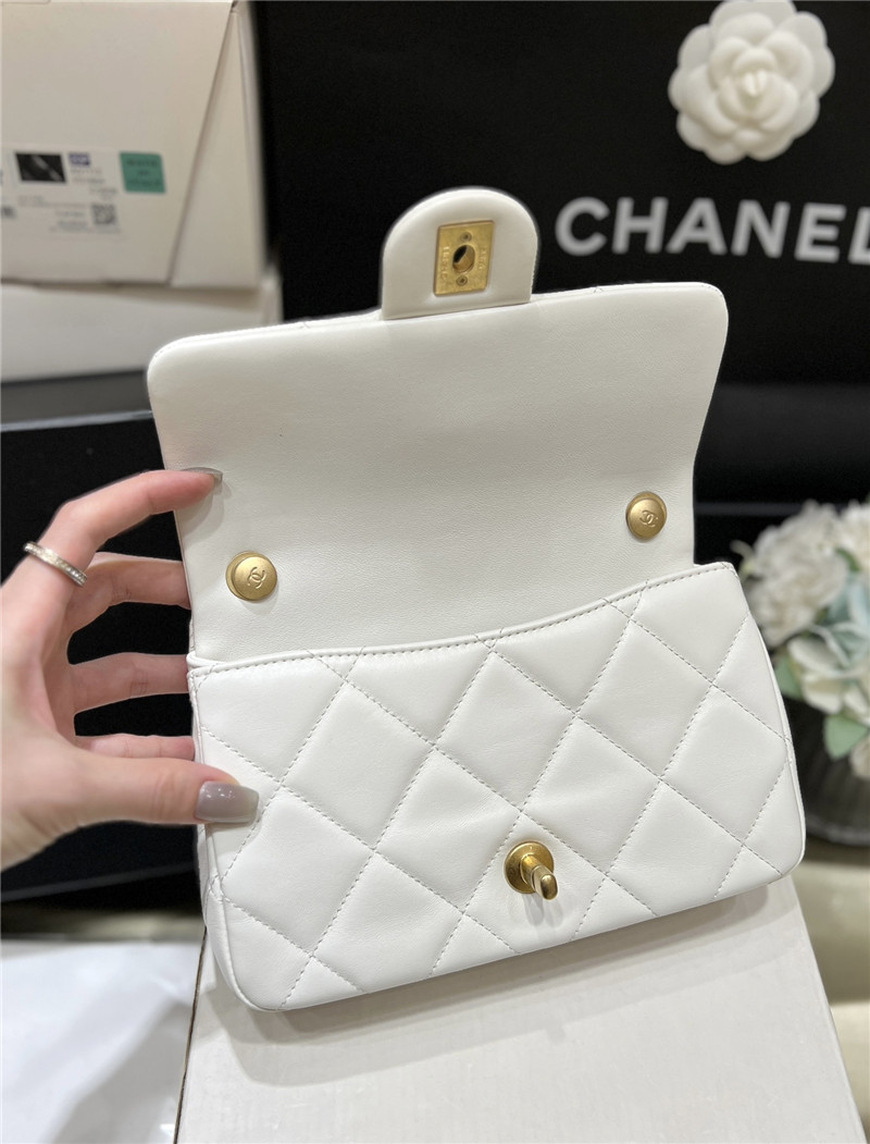 Ch**el logo pearl chain bag