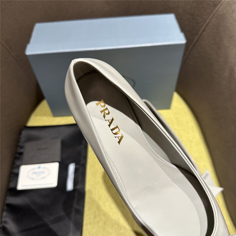 Pra*a new spring and summer sandals