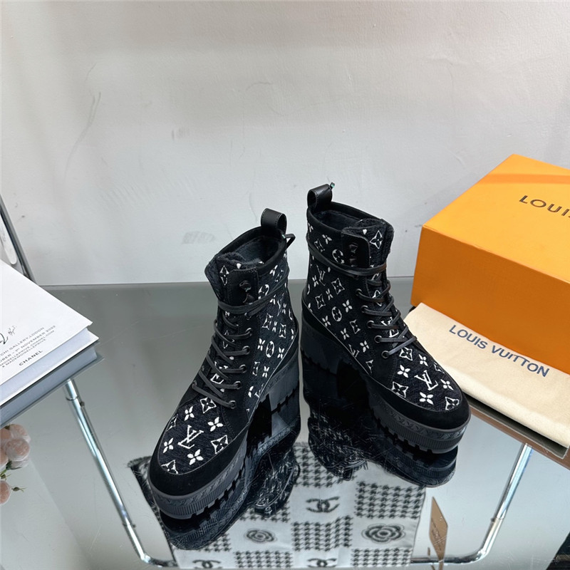 l0vis Vvtt0n monogram denim platform desert boots