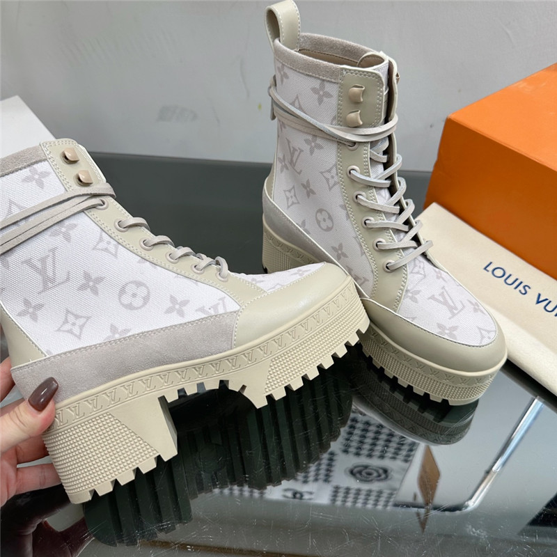 l0vis Vvtt0n monogram laureate platform desert boots