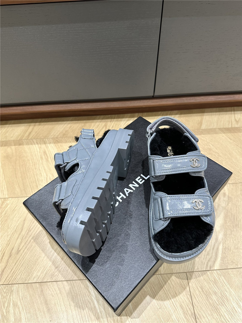 Ch**el new wool beach sandals