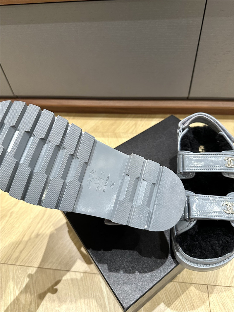 Ch**el new wool beach sandals