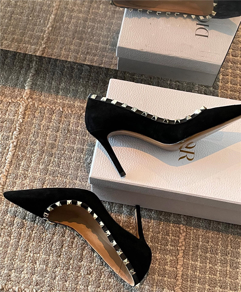 Va1e*ntin0 rivet elegant high heels
