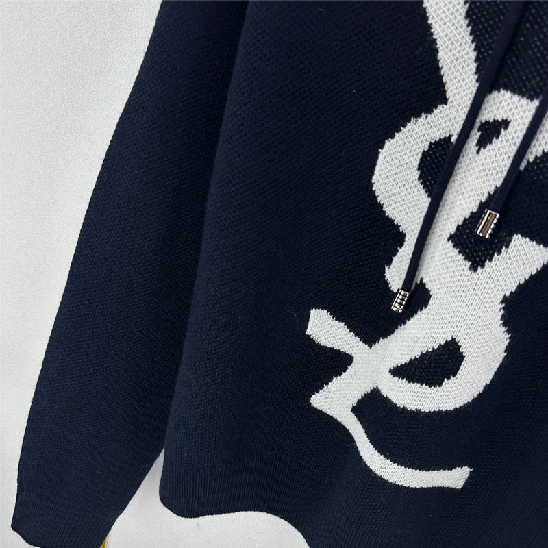 Y51 hooded logo sweater