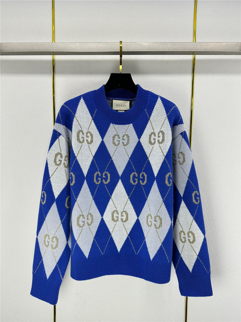 Gvc*1 logo gold silk sweater