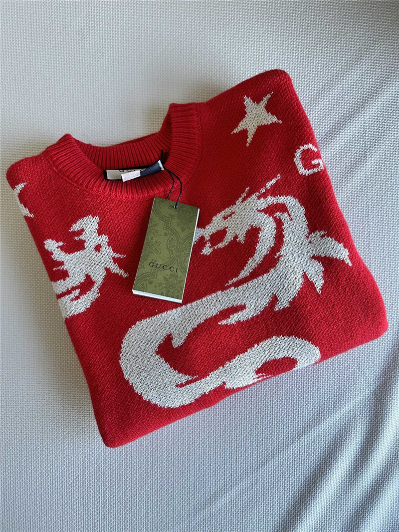Gvc*1 red dragon neck sweater