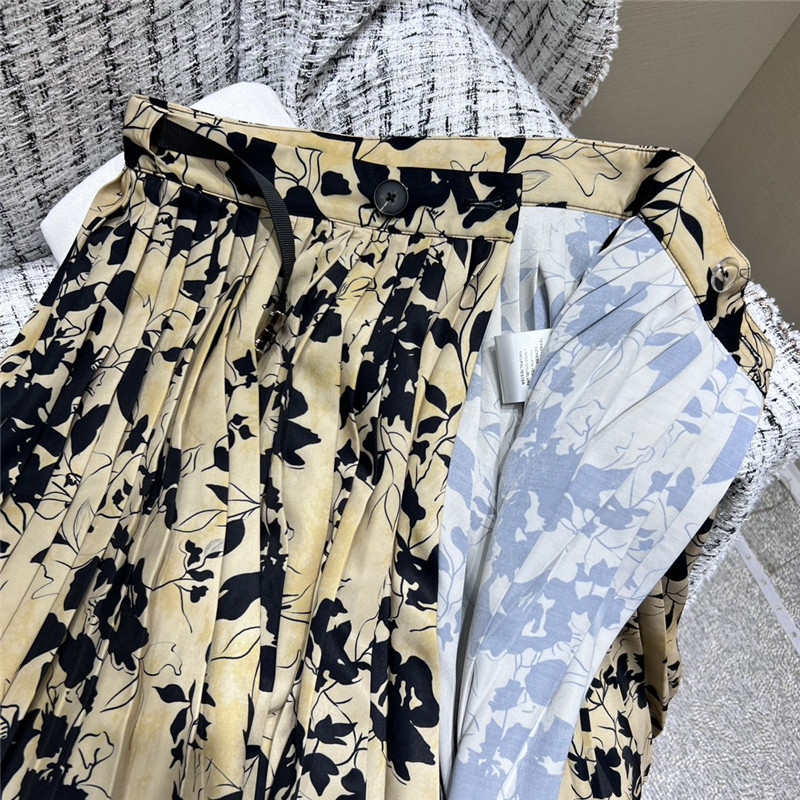 D10r pleated digital print long hem skirt