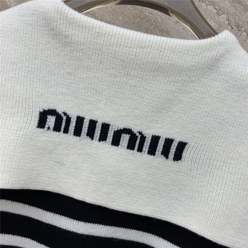 Miu Miu Spread-Collar Crop Cardigan