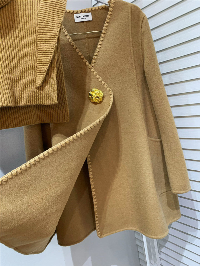 Y51 wool mid-length coat with rose gold buttons