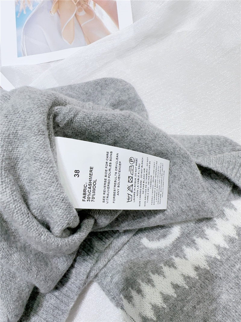 Ch**el logo cashmere sweater in elegant grey