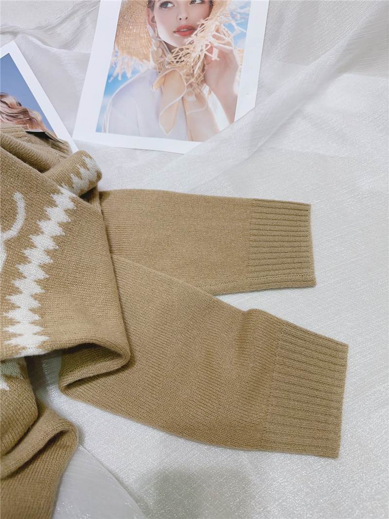Ch**el logo cashmere sweater in elegant brown