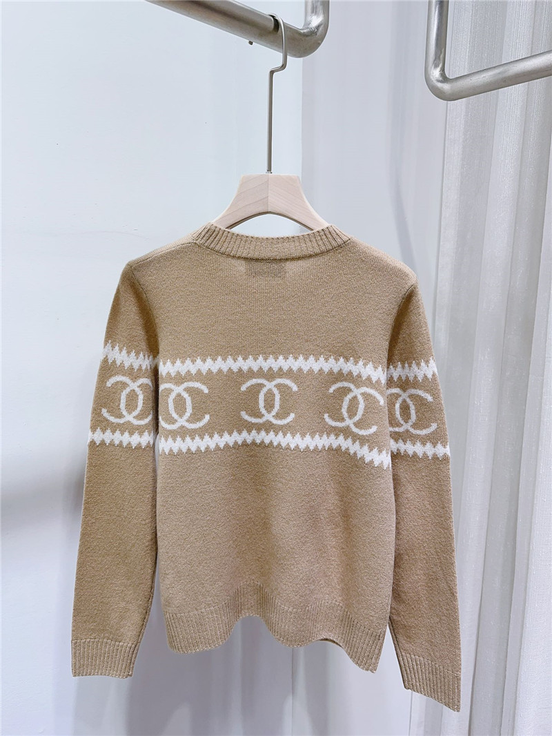 Ch**el logo cashmere sweater in elegant brown