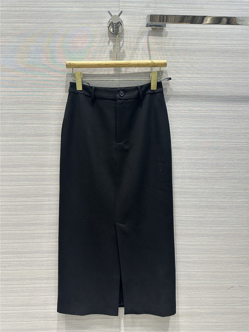 The R0w black essence spinning long skirt
