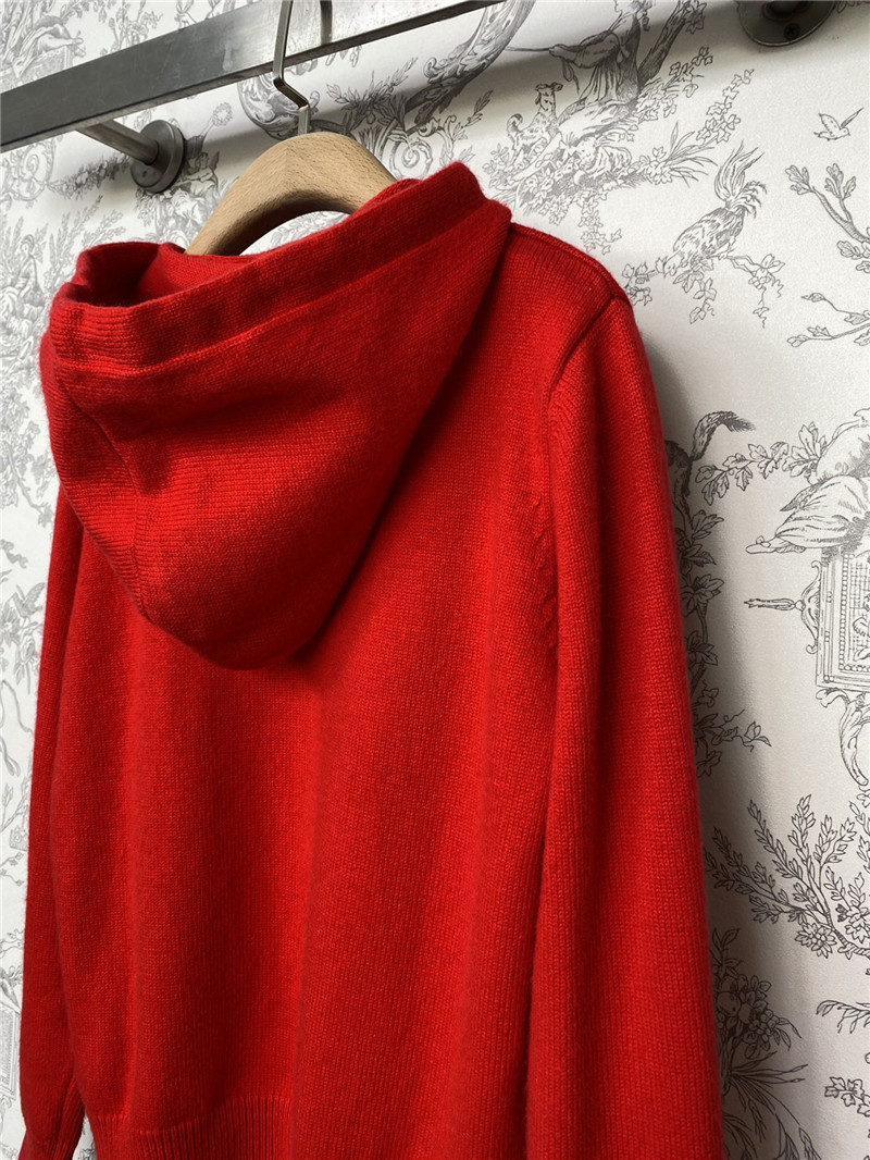 D10r red logo knitted hooded sweater