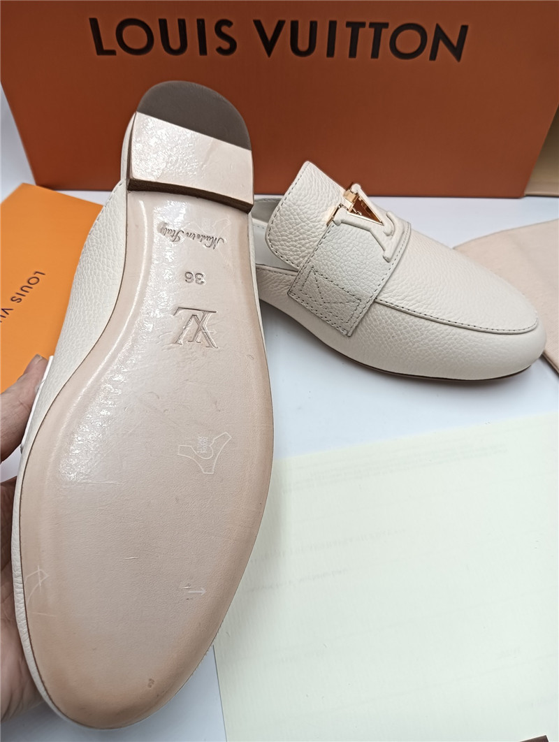 l0vis Vvtt0n lv flat loafers