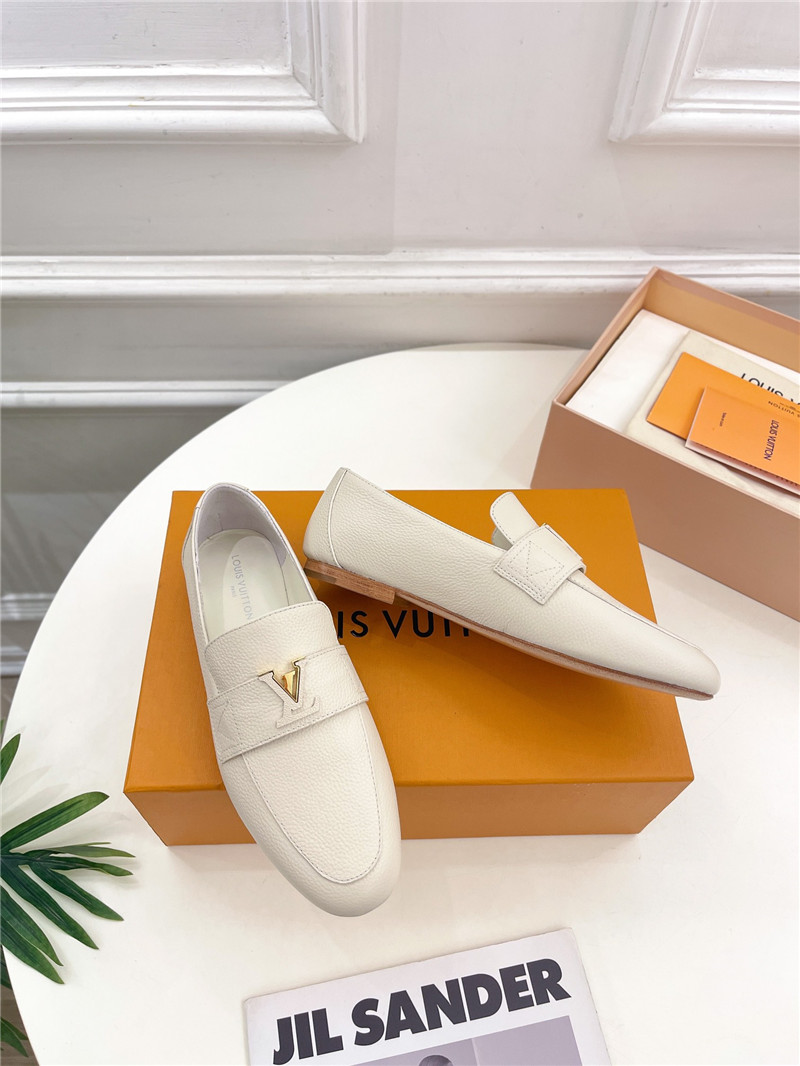 l0vis Vvtt0n lv flat loafers