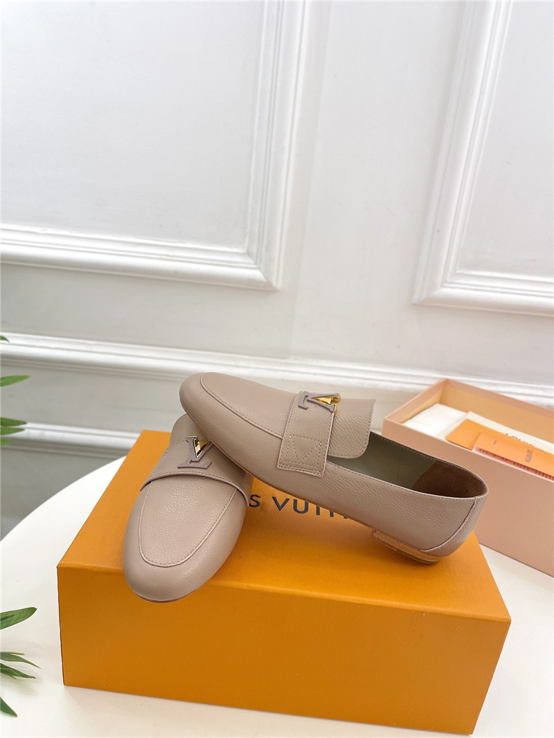 l0vis Vvtt0n lv flat loafers
