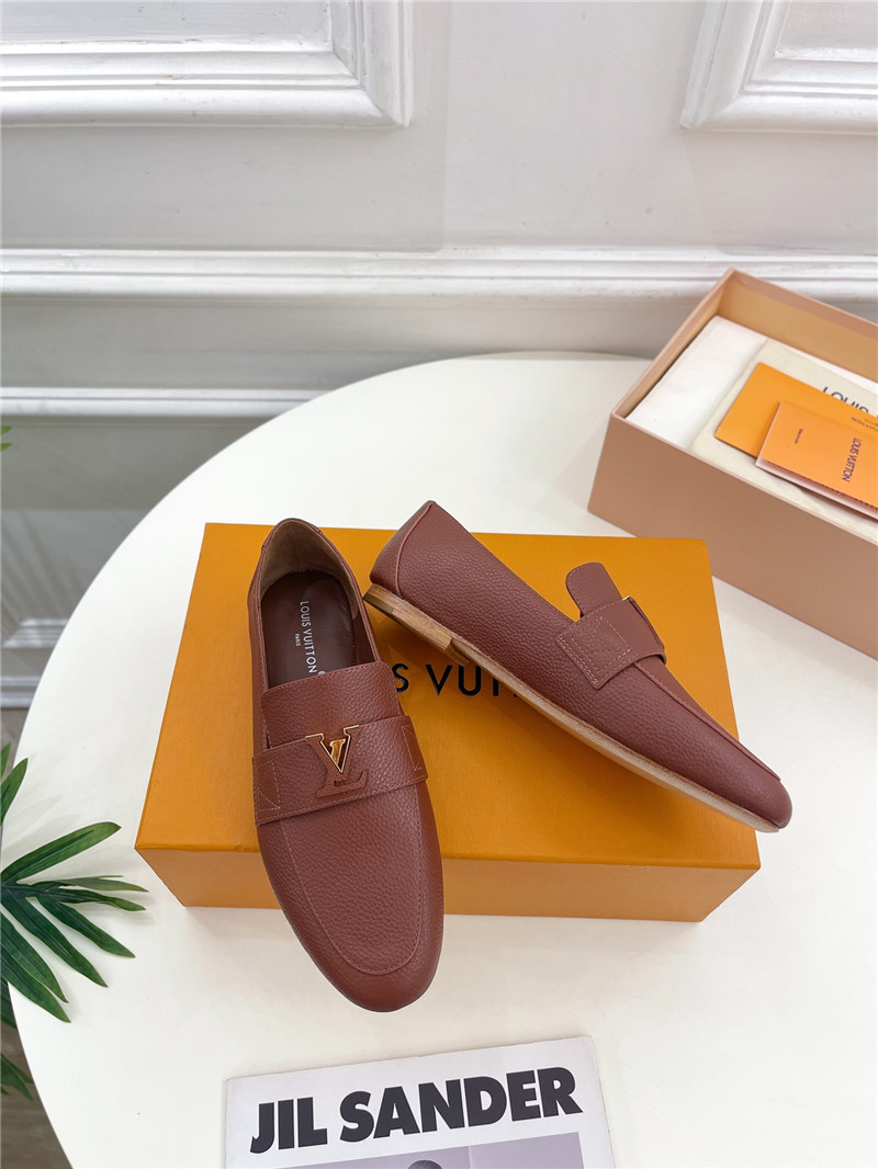 l0vis Vvtt0n lv flat loafers