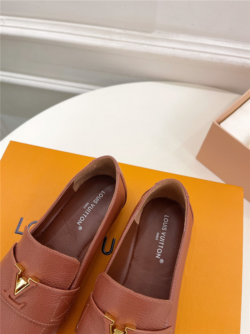 l0vis Vvtt0n lv flat loafers