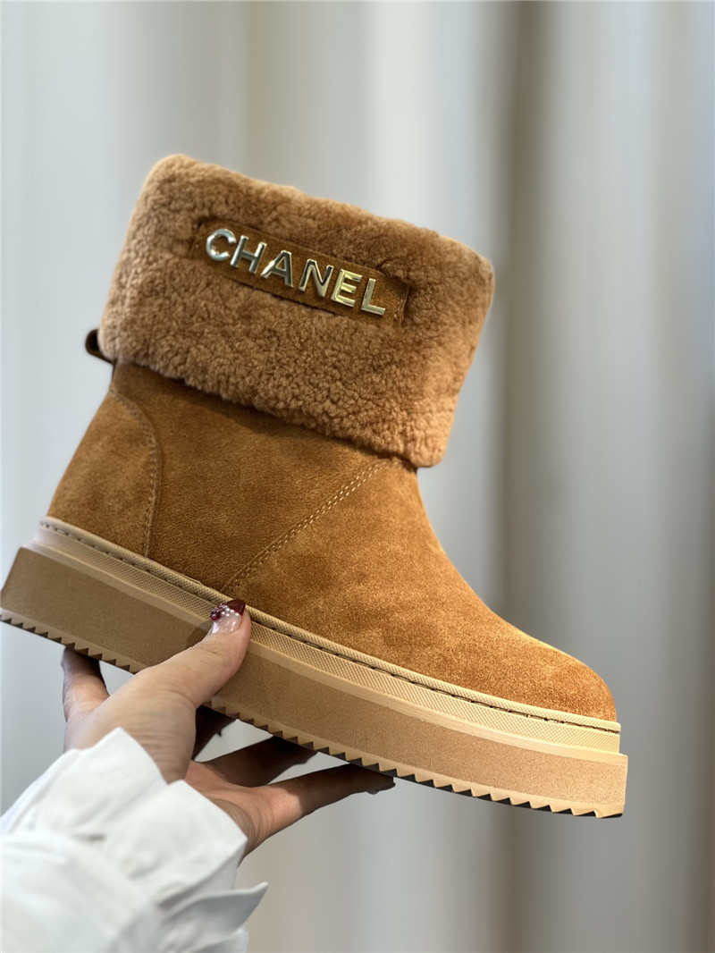 Ch**el brown suede snow boots