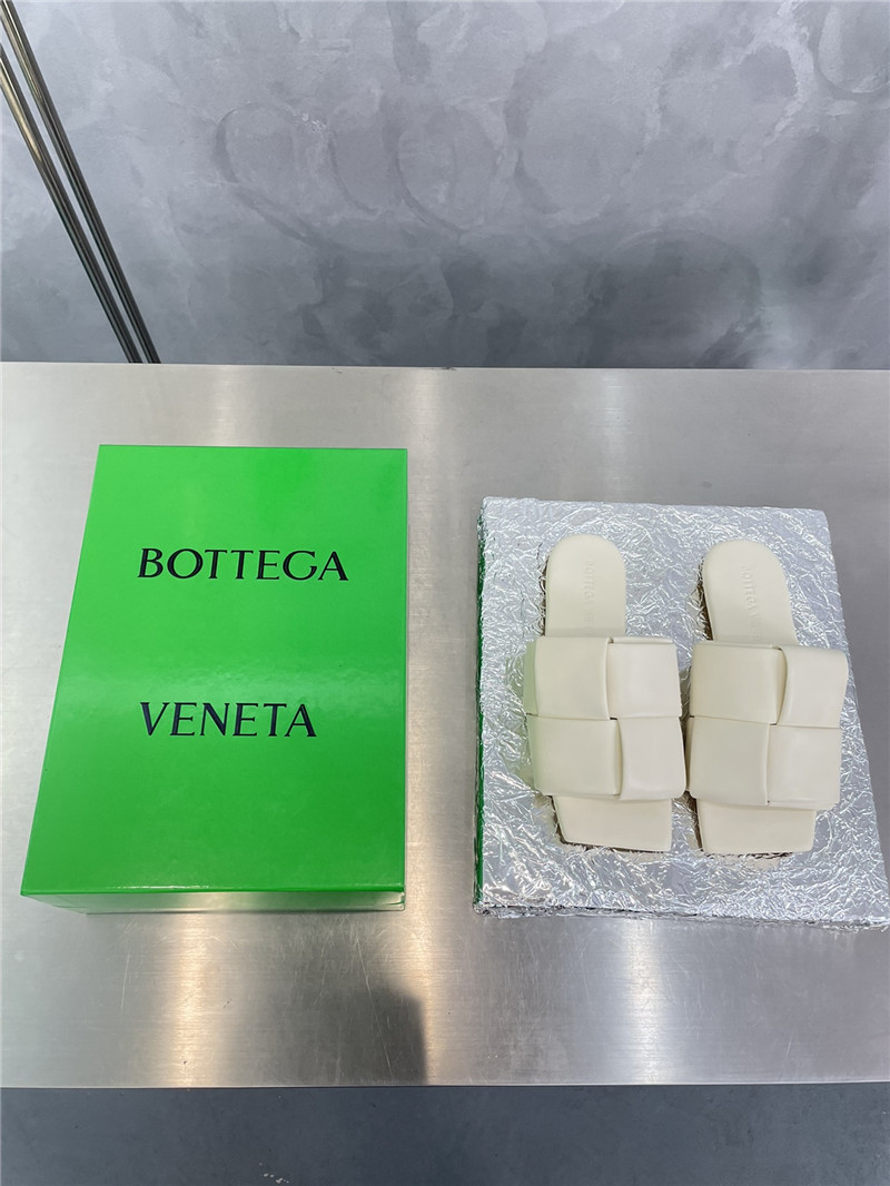 b0tt*ga Ven*ta large windmill block drag
