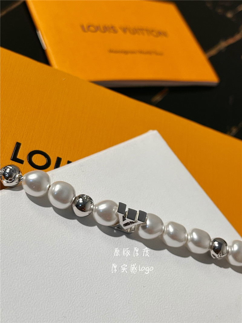 l0vis Vvtt0n lv pearl bracelet