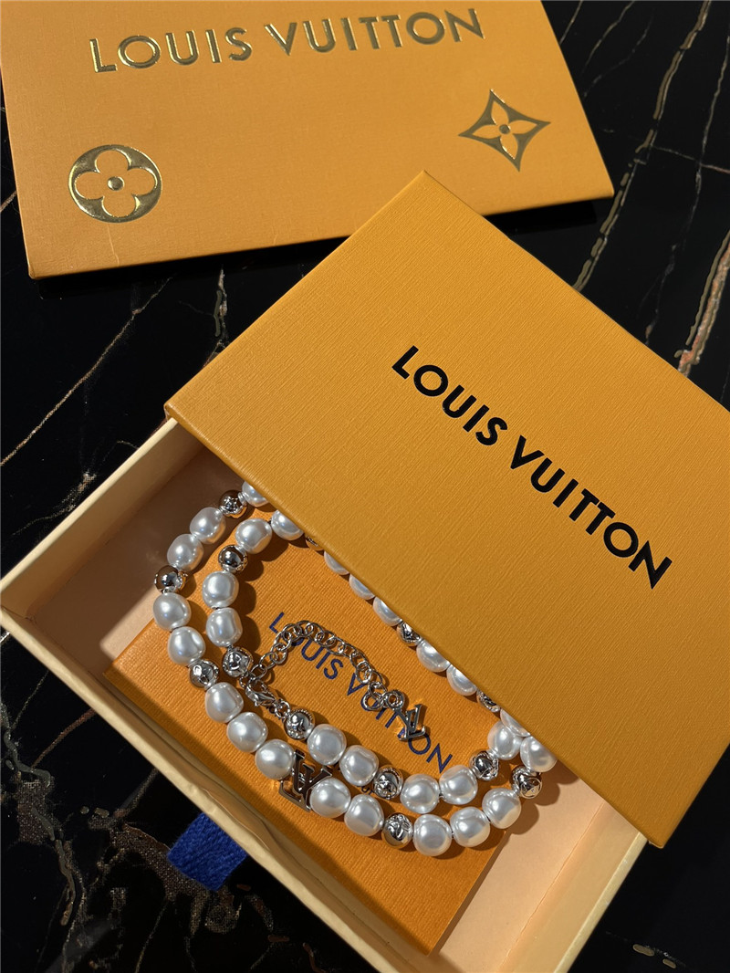l0vis Vvtt0n lv logo pearl bracelet
