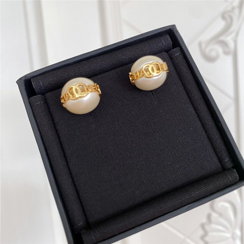 Ch**el pearl Ch**el logo earrings