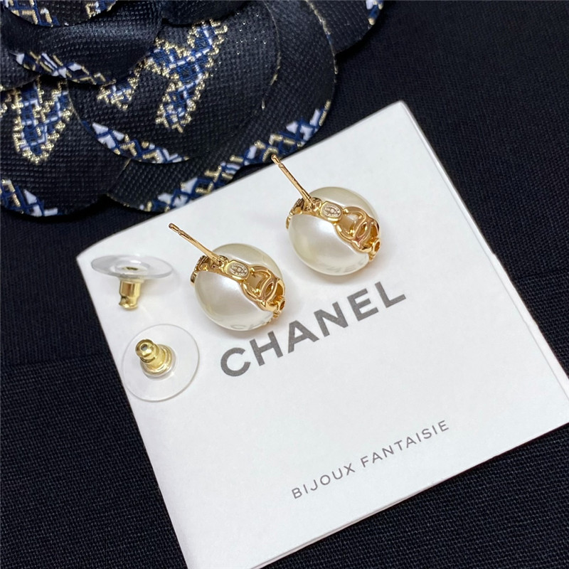 Ch**el pearl Ch**el logo earrings