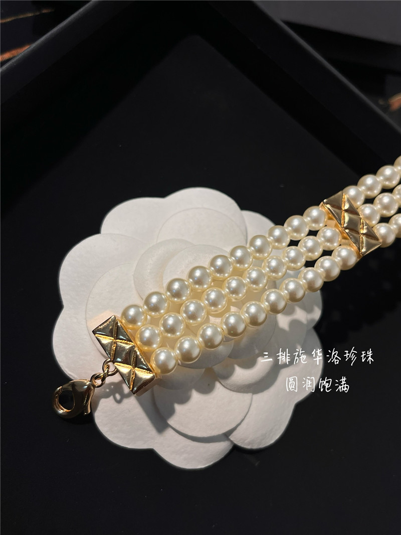 Ch**el classic logo pearl bracelet