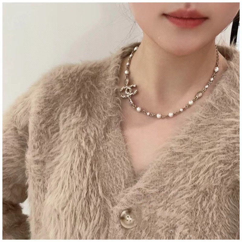 Ch**el pearl twist necklace