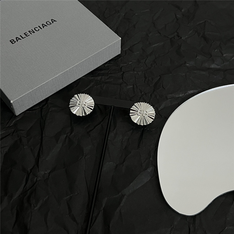 Ba1en*iaga new earrings