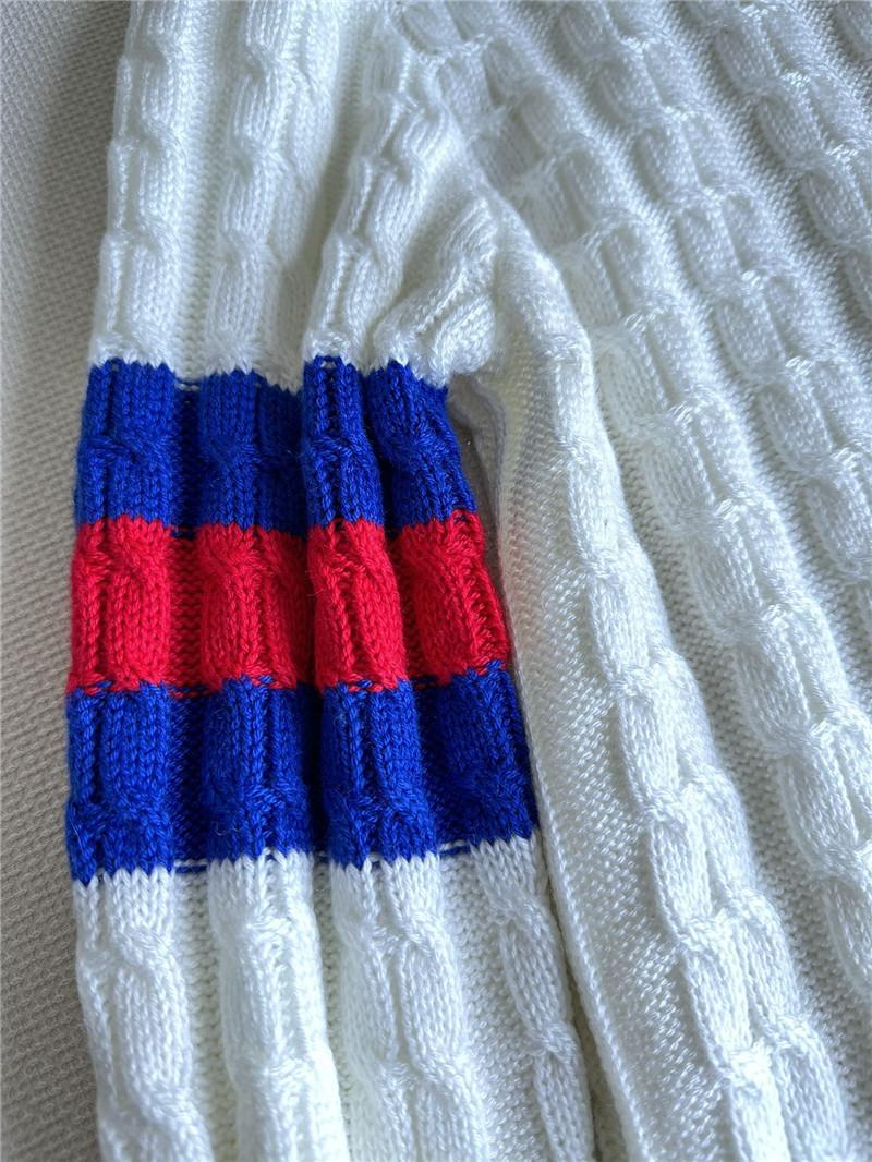 Gvc*1 high collar cable sweater