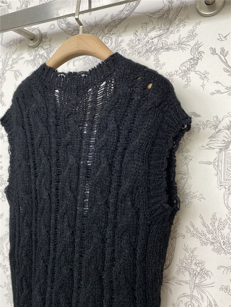 D10r v-neck navy knit vest