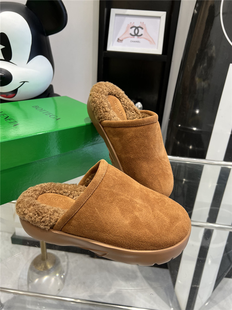 b0tt*ga Ven*ta round toe snow boots fur slides