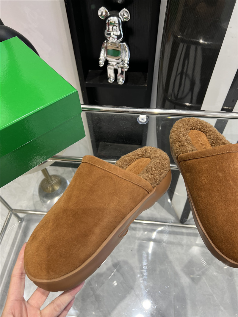 b0tt*ga Ven*ta round toe snow boots fur slides
