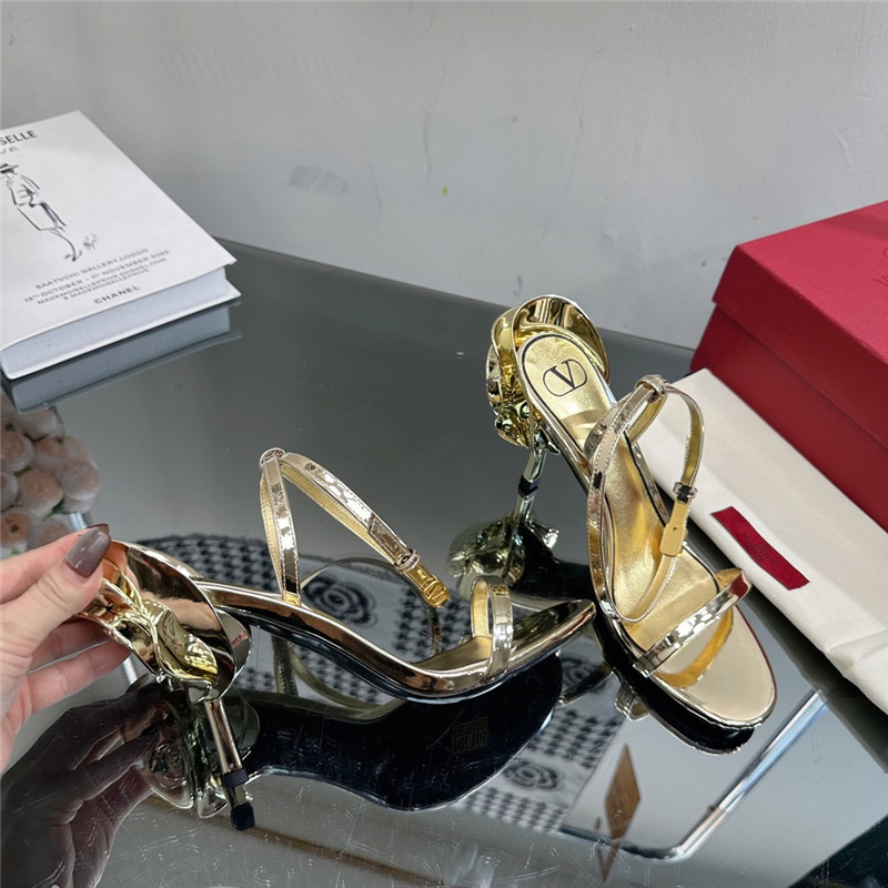 Va1e*ntin0 lacquered flower embellished high heel sandals