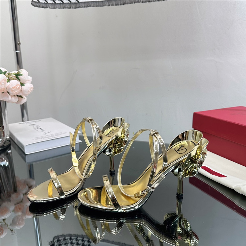 Va1e*ntin0 lacquered flower embellished high heel sandals