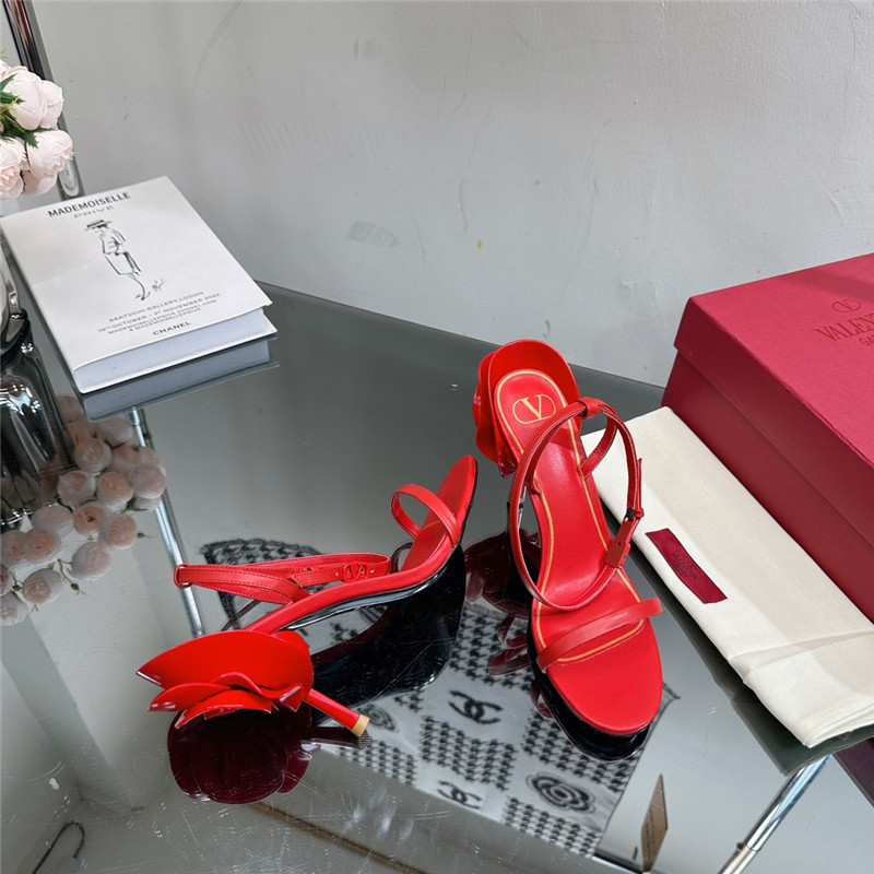 Va1e*ntin0 lacquered flower embellished high heel sandals