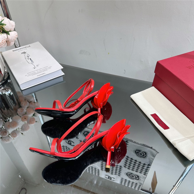 Va1e*ntin0 lacquered flower embellished high heel sandals